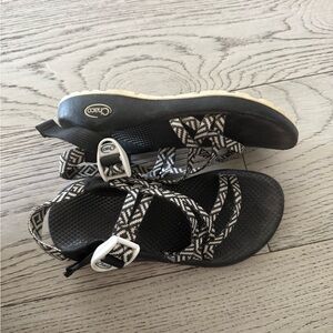 Black and white chacos